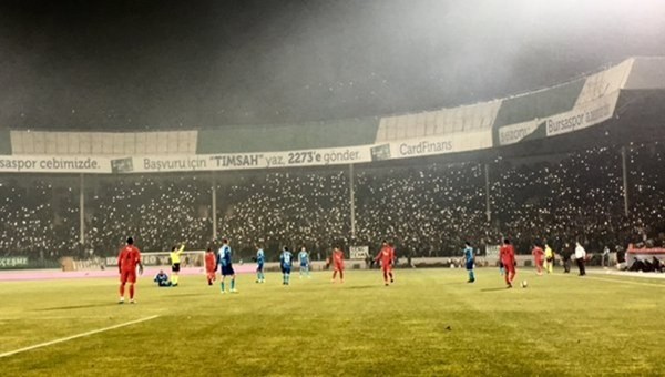 Hamzaoğlu'na alkış, Başkana protesto!