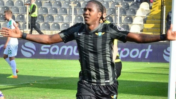 Hugo Rodallega, Akhisar'ı sırtladı