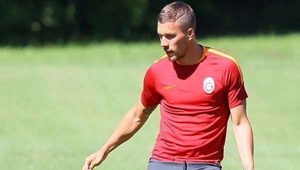 Lukas Podolski antrenmanda rezil olduğu anı paylaştı