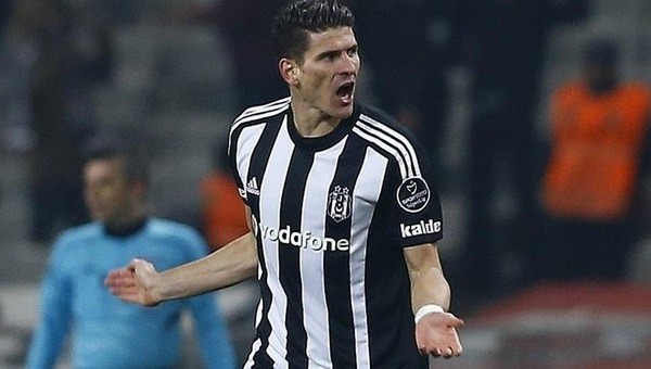Mario Gomez, Demba Ba'yı unutturdu