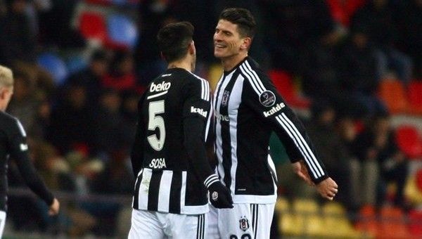 Mario Gomez, İlhan Mansız'ın rekora ortak oldu