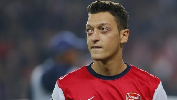 Mesut Özil, Samir Nasri'yi görmezden geldi