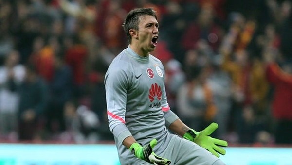 Muslera derbide sezon rekorunu kırdı