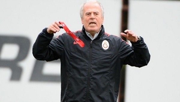 Mustafa Denizli sistemi değiştiriyor