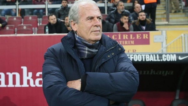 Mustafa Denizli'den oyuncularına sert mesaj