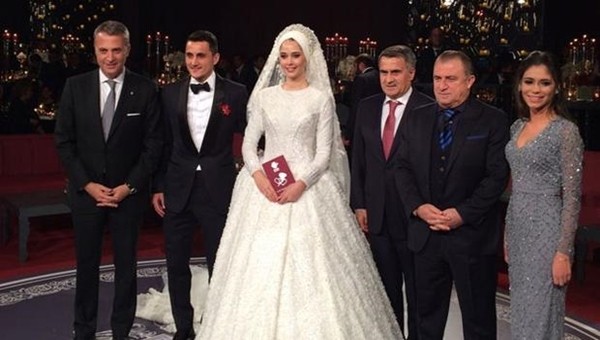 Mustafa Pektemek'in düğününde futbolcular coştu