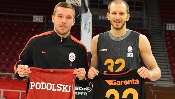 Podolski'den Galatasaray Odeabank'a ziyaret