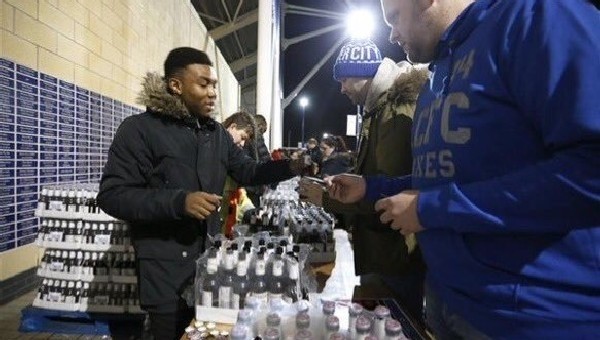 Premier Lig'de kulüp sahibinden taraftara bedava bira!