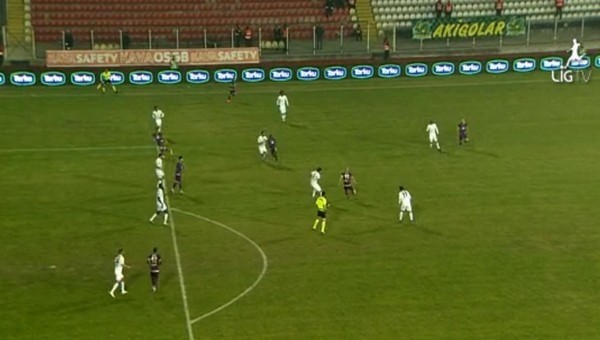 Süper Lig'de yan hakem skandalı! 2.5 metre fark...