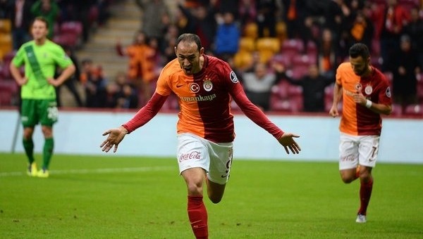 Umut Bulut Galatasaray'ın 2015 yılı dalyasına imza attı