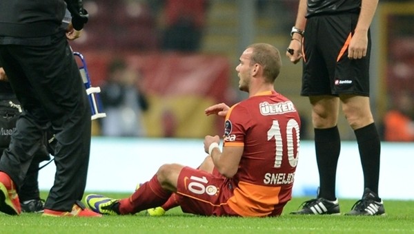 Wesley Sneijder sezonu kapattı mı?