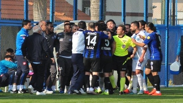 Adana Demirspor - Kayseri Erciyesspor maçında ortalık karıştı