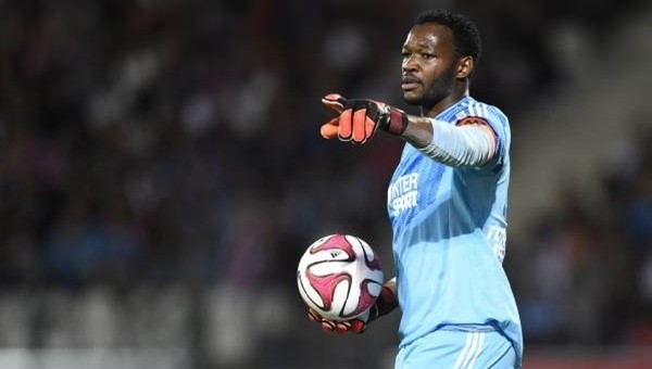 Beşiktaş'a Mandanda'dan kötü haber