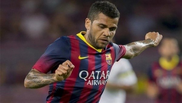 Dani Alves'ten rakip taraftara şok hareket - İzle