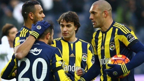 Fenerbahçe maç fazlasıyla zirvede