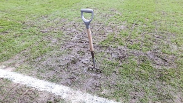 Futbolun beşiği İngiltere'de zemin rezaleti