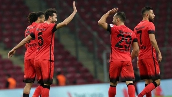 Galatasaray 45 dakikada işi bitirdi