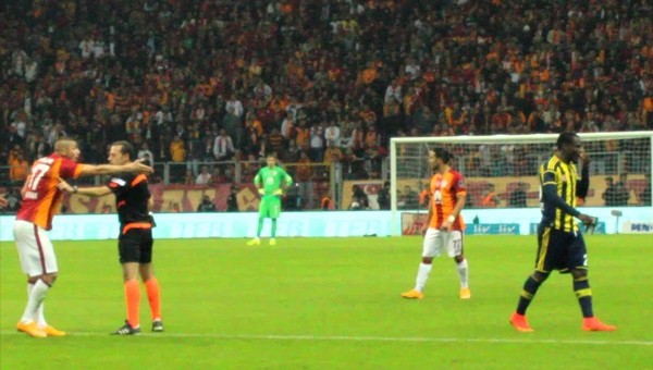 Galatasaray ve Fenerbahçe taraftarları West Ham United'ı çıldırttı
