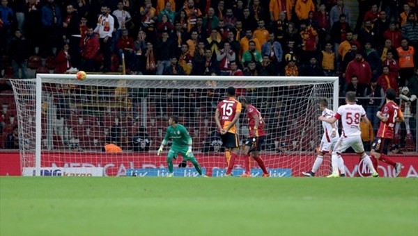 Galatasaray'da yan top sorunu!
