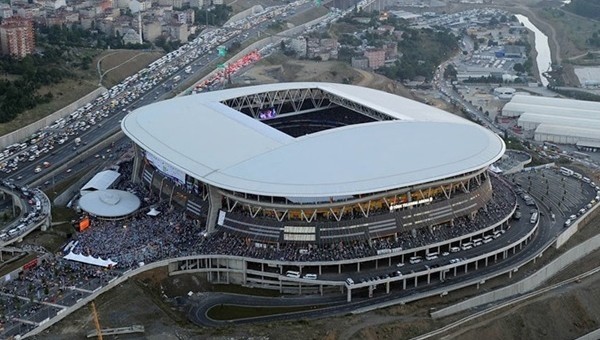 Galatasaray'dan TT Arena'nın çatısı için yeni formül