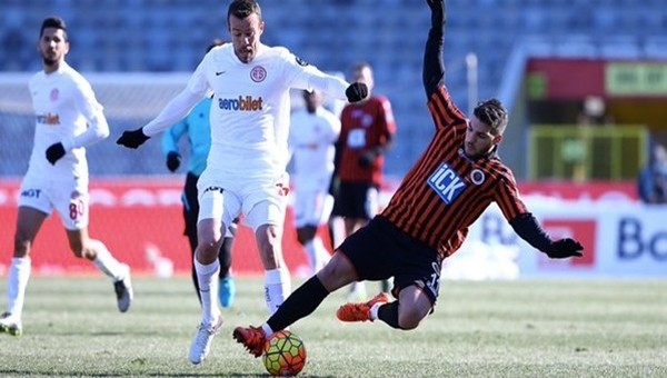 İbrahim Üzülmez Eto'olu Antalyaspor'u da devirdi
