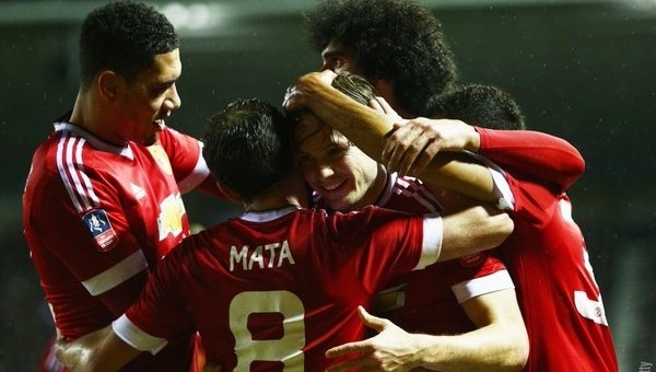 Manchester United, Derby'i 3 golle kupa dışına itti