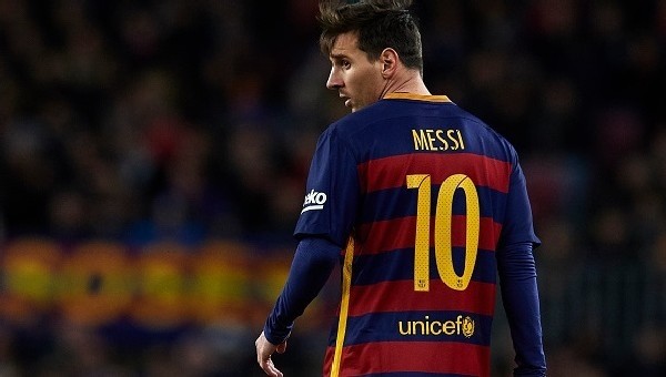Messi o istatistikte Ronaldinho'yu geçti
