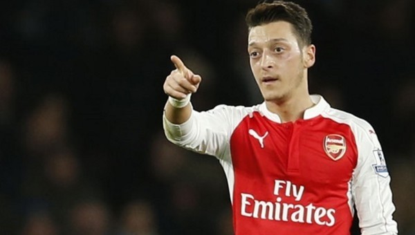 Mesut Özil'den Arda Turan'a mesaj