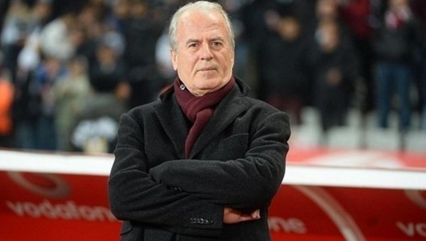 Mustafa Denizli transferde diretiyor