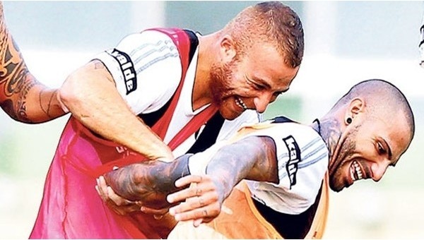Quaresma'dan Gökhan Töre'nin ensesine tokat - İZLE