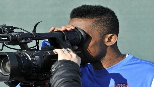 Samuel Eto'o kamera kullandı