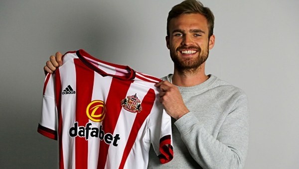 Sunderland savunmasını güçlendirdi