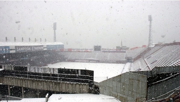 Trabzon'da kar krizi! Trabzonspor - Beşiktaş maçı oynanacak mı?