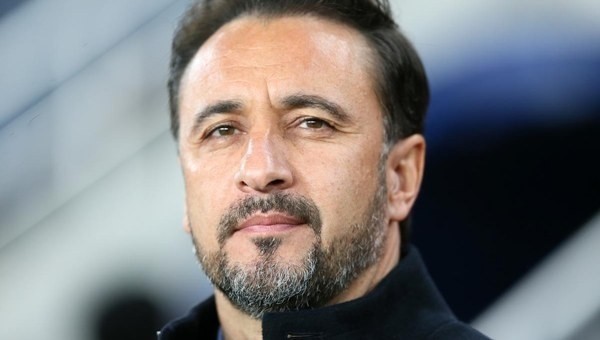 Vitor Pereira, Robin van Persie'yi yine kesti