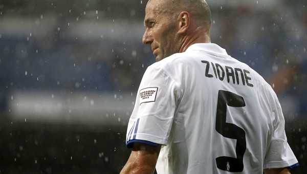 Real Madrid taraftarları Zidane'nın ilk antrenmanına akın etti