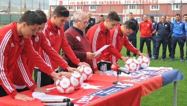 Altınordu'da yeminli sözleşme - PTT 1. Lig Haberleri