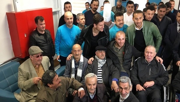 Beşiktaşlı futbolculardan anlamlı hareket - Süper Lig Haberleri