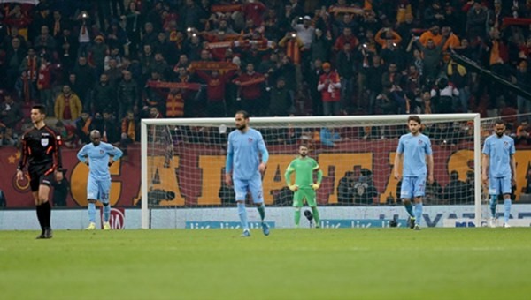 Bosingwa sert konuştu 'Utanç verici' - Trabzonspor Haberleri