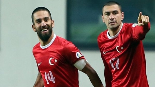 Burak Yılmaz, Arda Turan'ı solladı - Milli Takım Haberleri