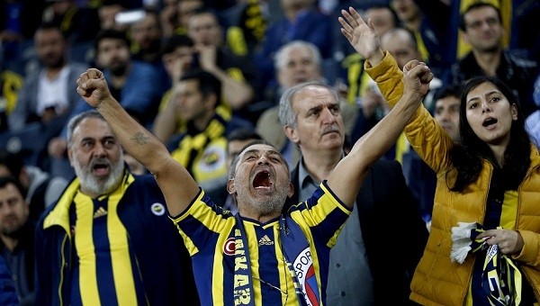 Fenerbahçeli taraftarlardan Beşiktaş'a küfür