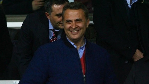 Fikret Orman Beşiktaş taraftarlarına 3'lü çektirdi - İZLE