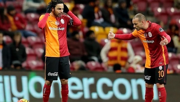 Galatasaraylı futbolcular primlerden oldu