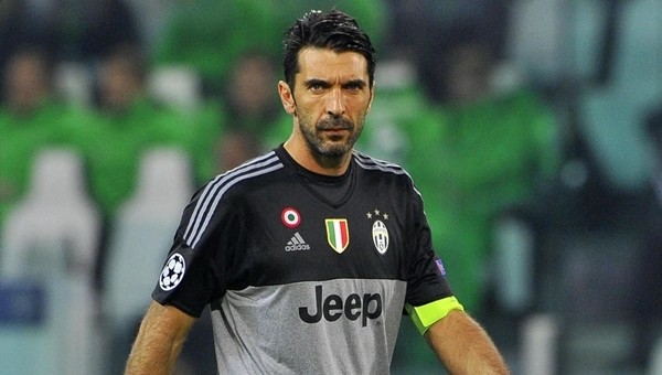 Gianluigi Buffon, İtalya'da rekora koşuyor