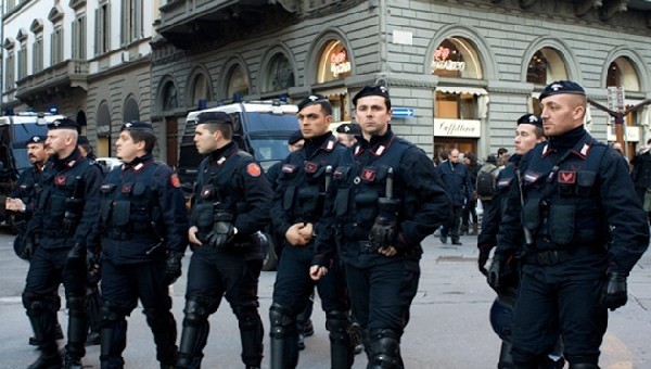 İtalyan polisinden taraftarlara sert tavır