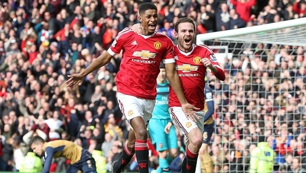 Manchester United, Arsenal'i devirdi