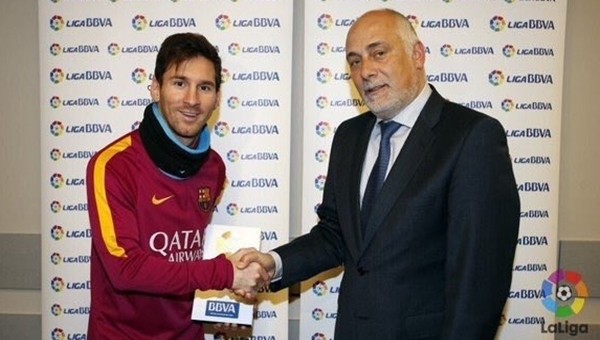 Lionel Messi, ilk kez 'ayın oyuncusu' seçildi