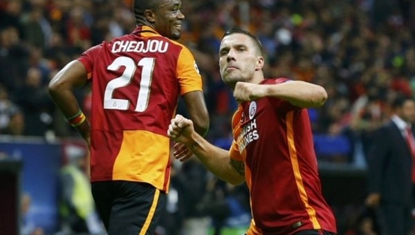 Podolski'den sürpriz Çince paylaşım - Galatasaray Haberleri