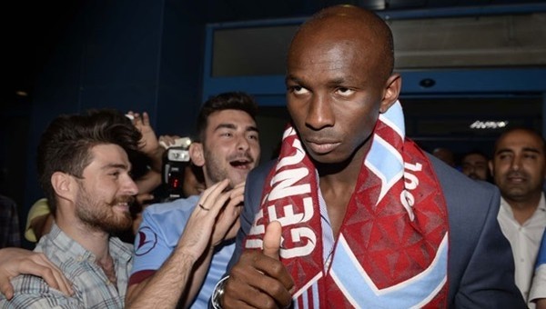 Stephane Mbia skandallarla ayrıldı