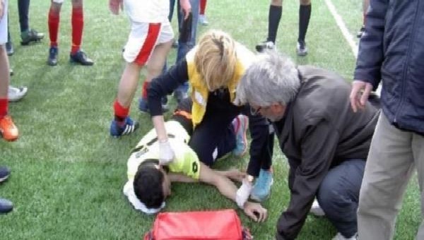17 yaşındaki aday hakem hayatını kaybetti