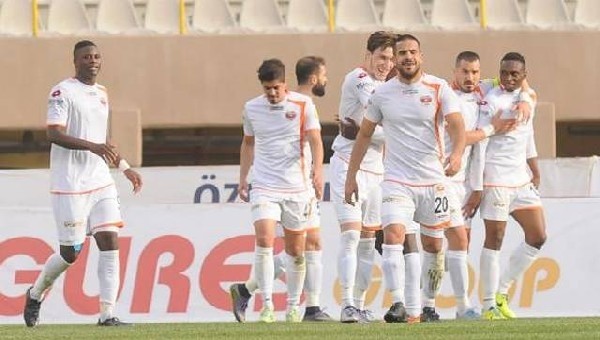 Adanaspor zirveyi bırakmıyor